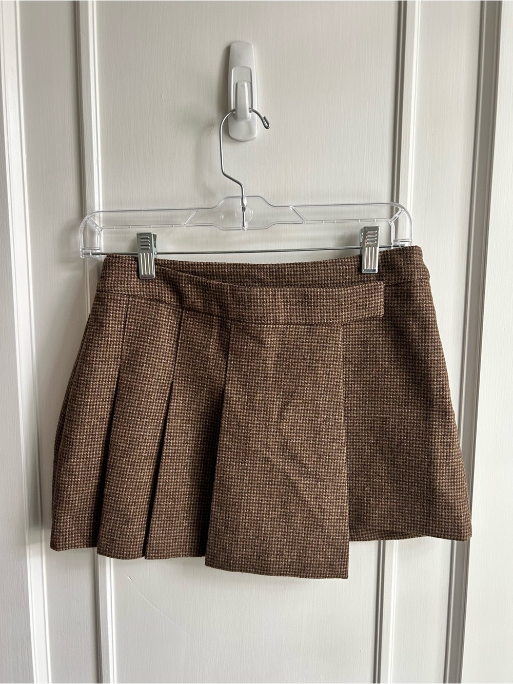 ASTR the Label Theordora Pleated Mini Skirt Brown
Houndstooth Size XS